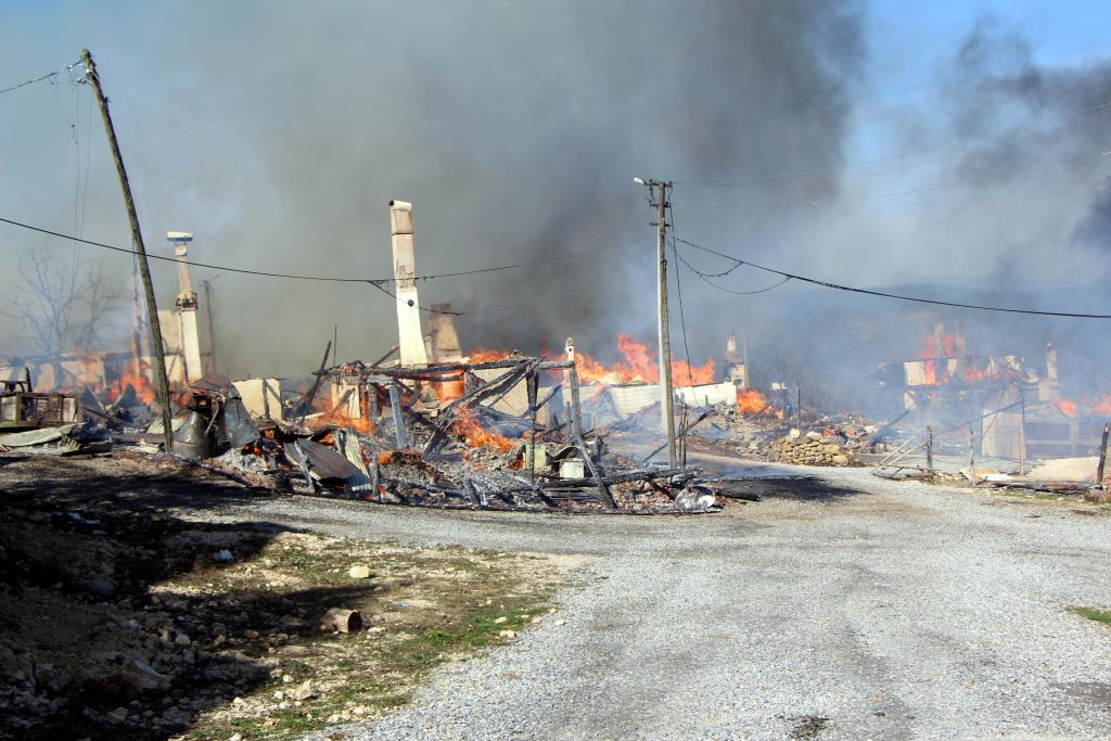 Kuzfındık Köyü yandı