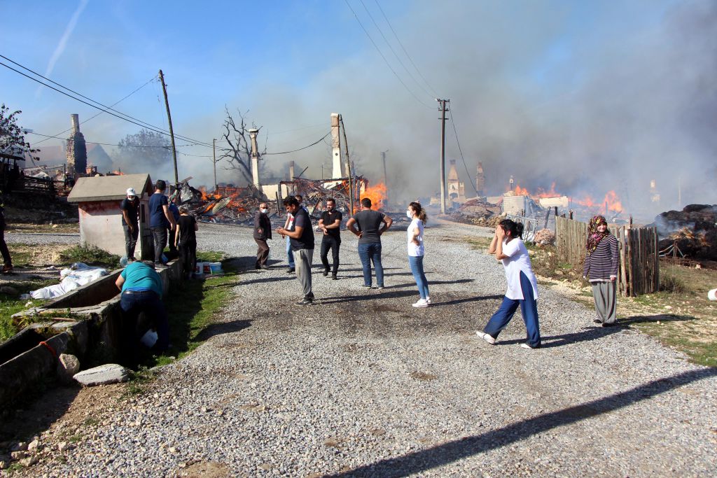 Kuzfındık Köyü yandı