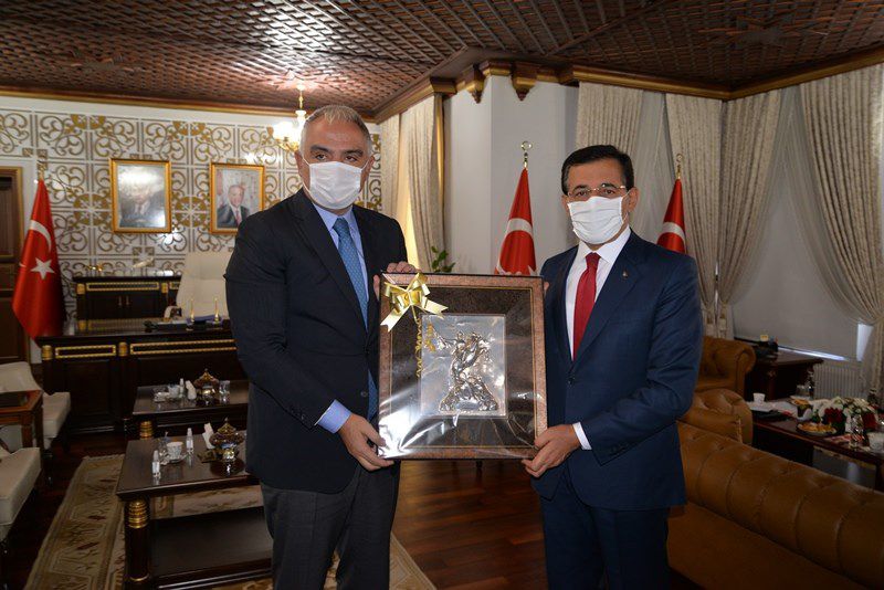 Turizm Bakanı Ersoy Bolu'yu havadan inceledi