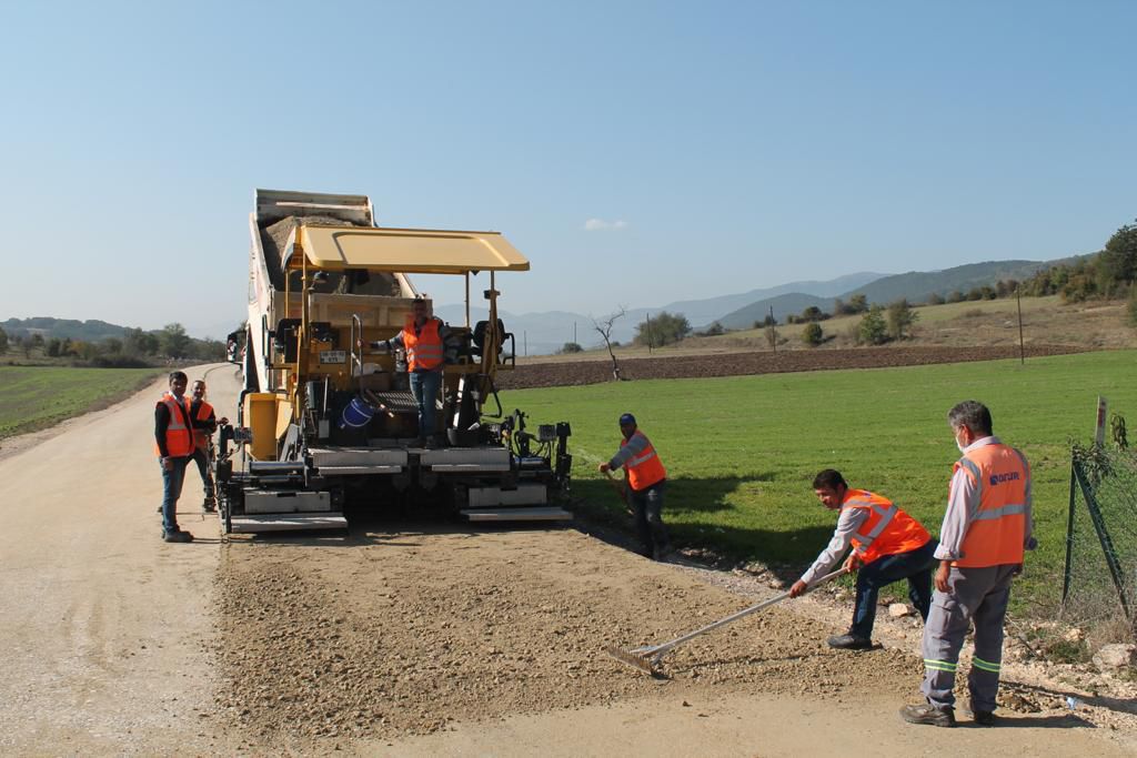Yol çalışması tüm hızıyla sürüyor