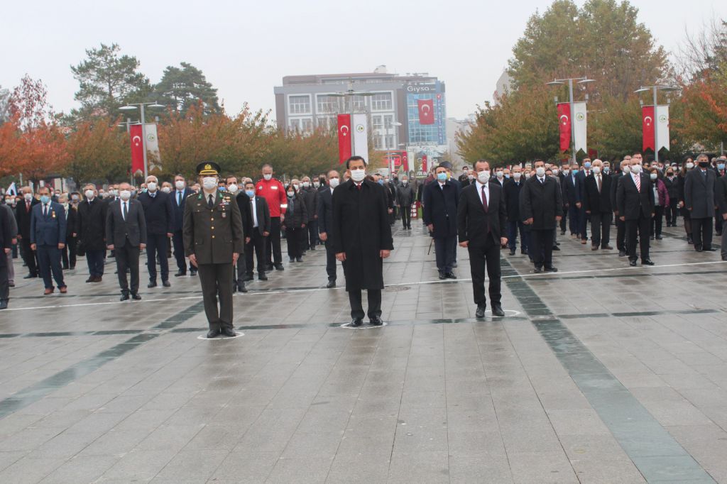 Başkan Özcan'ın saati 9'u çok geçti