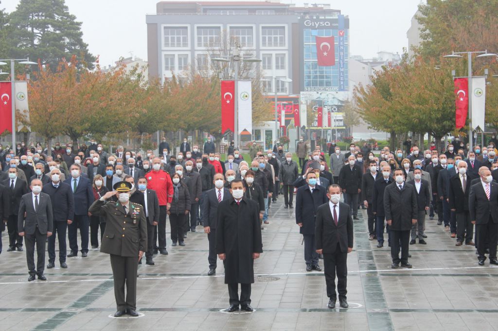 Başkan Özcan'ın saati 9'u çok geçti