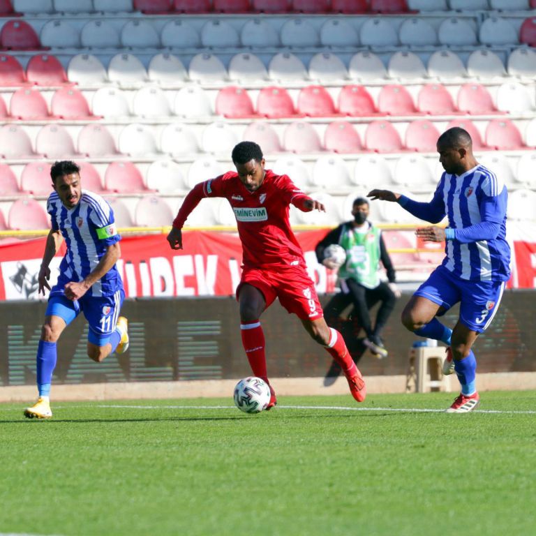 BOLUSPOR İLK GALİBİYETİNİ ALDI