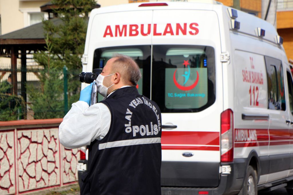 Doğalgaz borusuna kendini astı