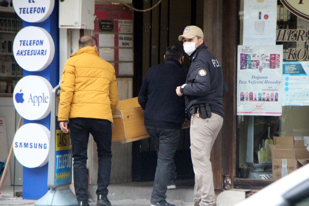 Evinde ölü bulundu