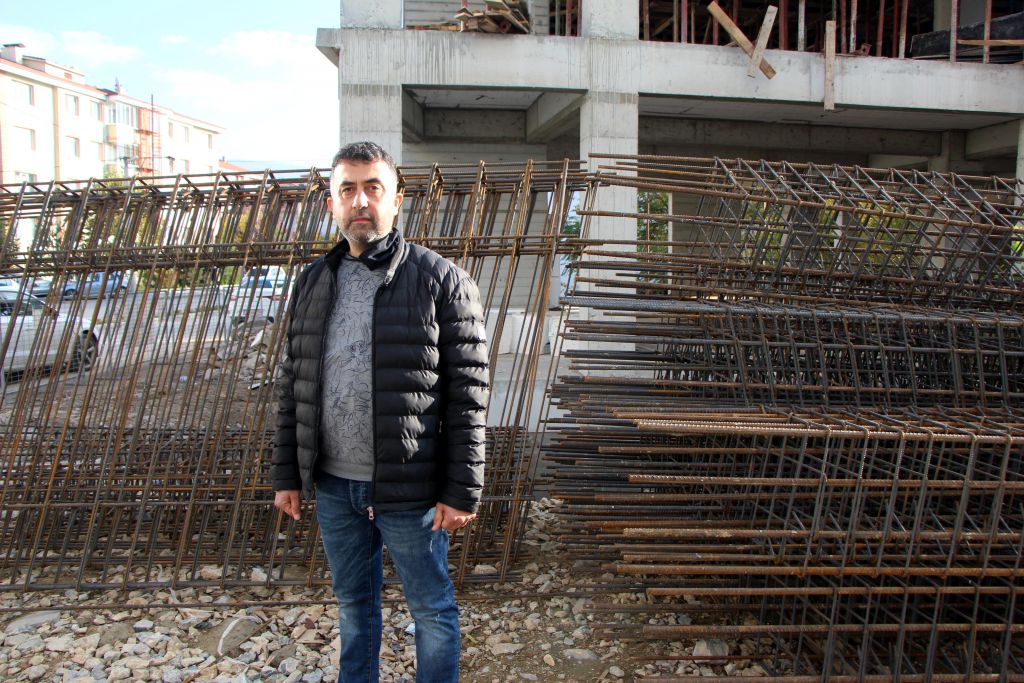 Hırsızını kendi eliyle yakaladı