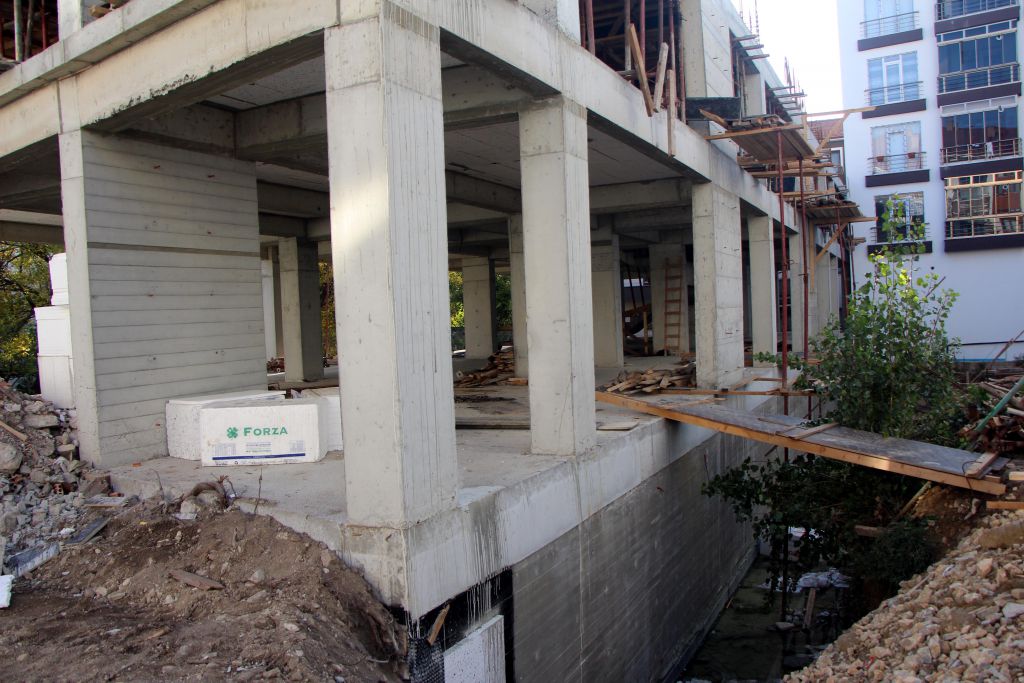 Hırsızını kendi eliyle yakaladı