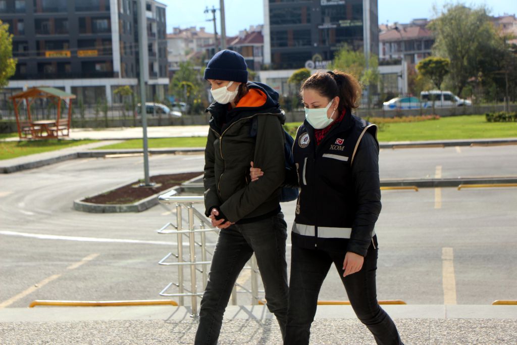 Kadın pompacı uyuşturucu satıcısı çıktı