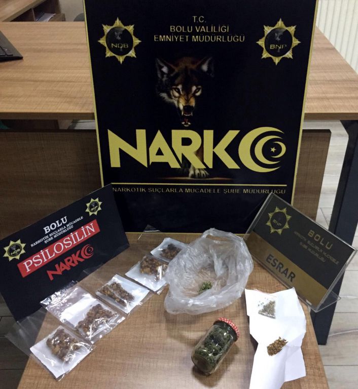 Kadın pompacı uyuşturucu satıcısı çıktı