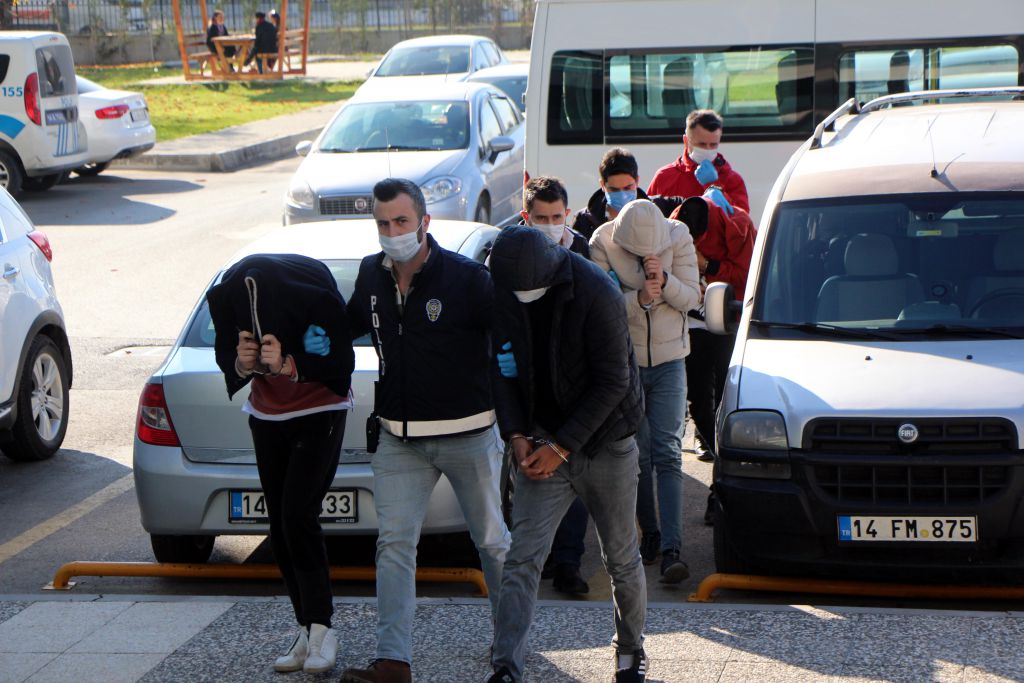 Kereste hırsızları yakalandı