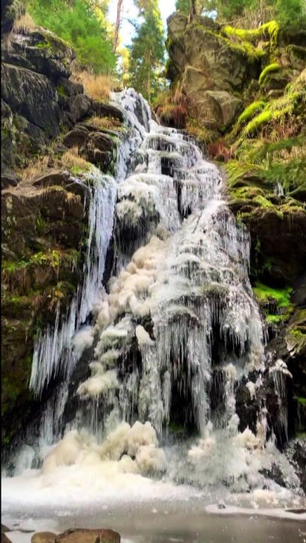 Köroğlu Dağları'nda şelale ve dereler buz tuttu