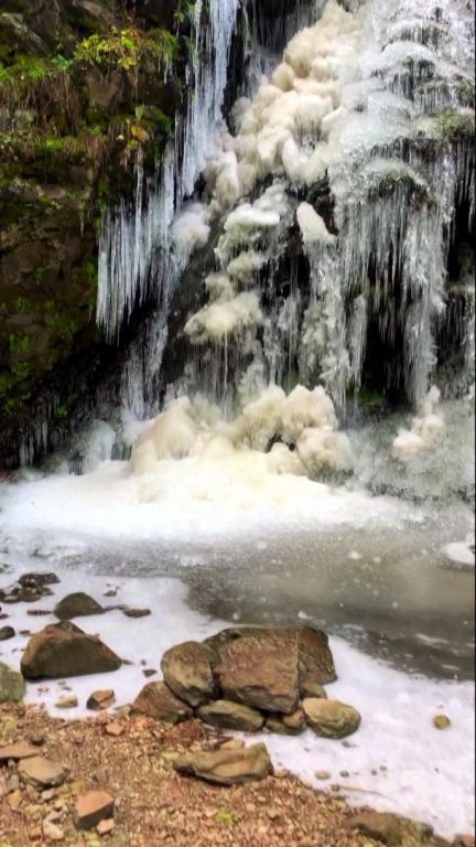 Köroğlu Dağları'nda şelale ve dereler buz tuttu