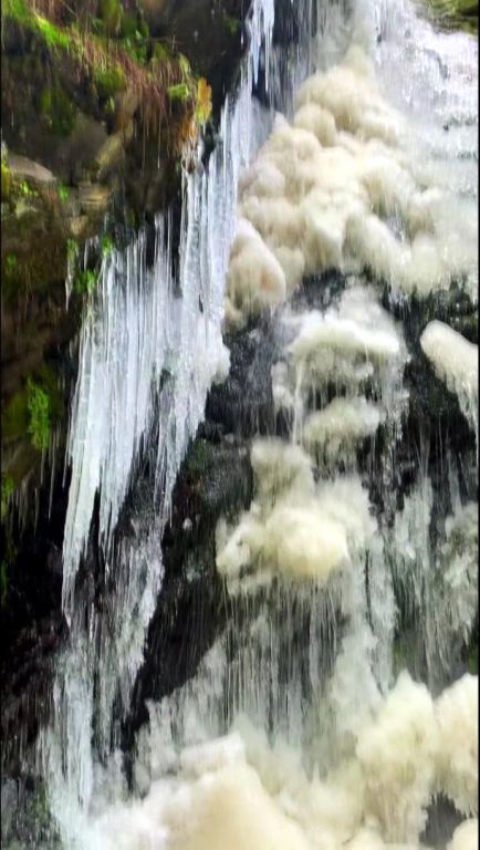 Köroğlu Dağları'nda şelale ve dereler buz tuttu