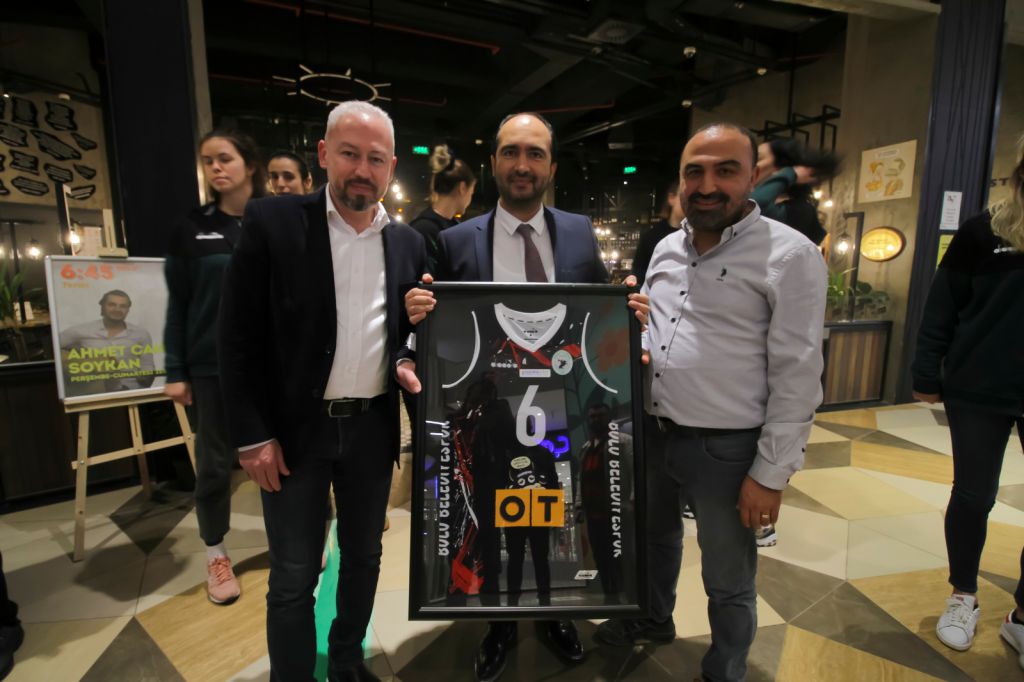 Ot Kafe Sultanlara forma sponsoru oldu