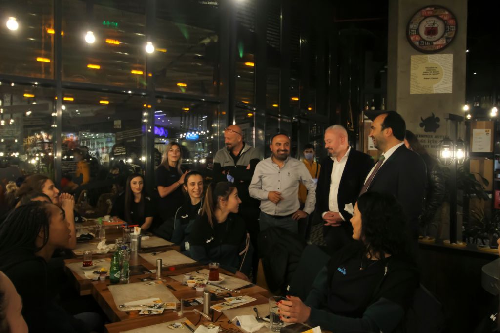 Ot Kafe Sultanlara forma sponsoru oldu