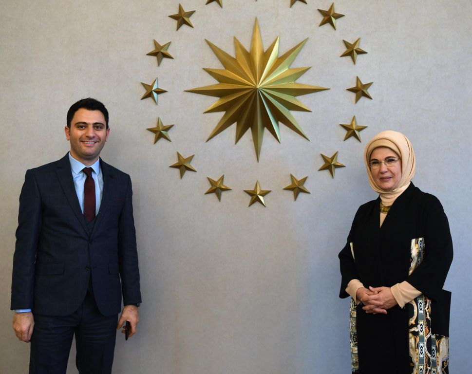 Yılın öğretmeni seçildi Emine Erdoğan tarafından külliyeye davet edildi