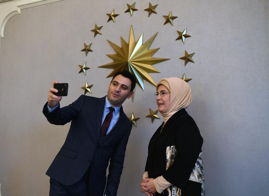 Yılın öğretmeni seçildi Emine Erdoğan tarafından külliyeye davet edildi