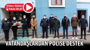 Vatandaştan polise çiçekli destek