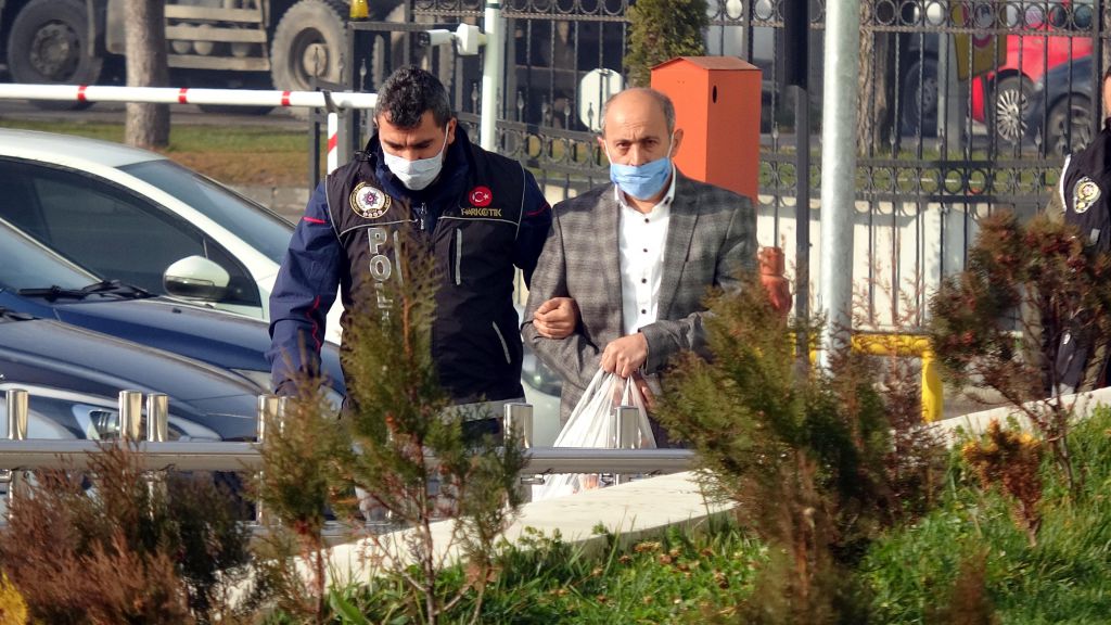 Emlakçı görünümlü uyuşturucu kuryesi