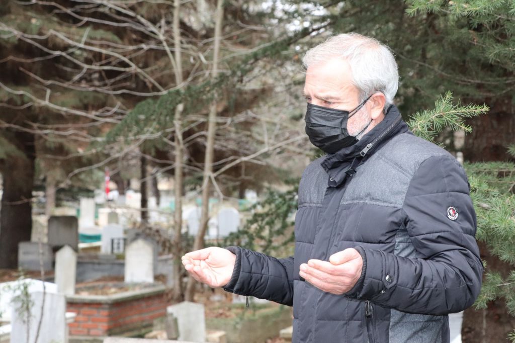 Şerafettin Erbayram vefatının 1. yılında kabri başında anıldı