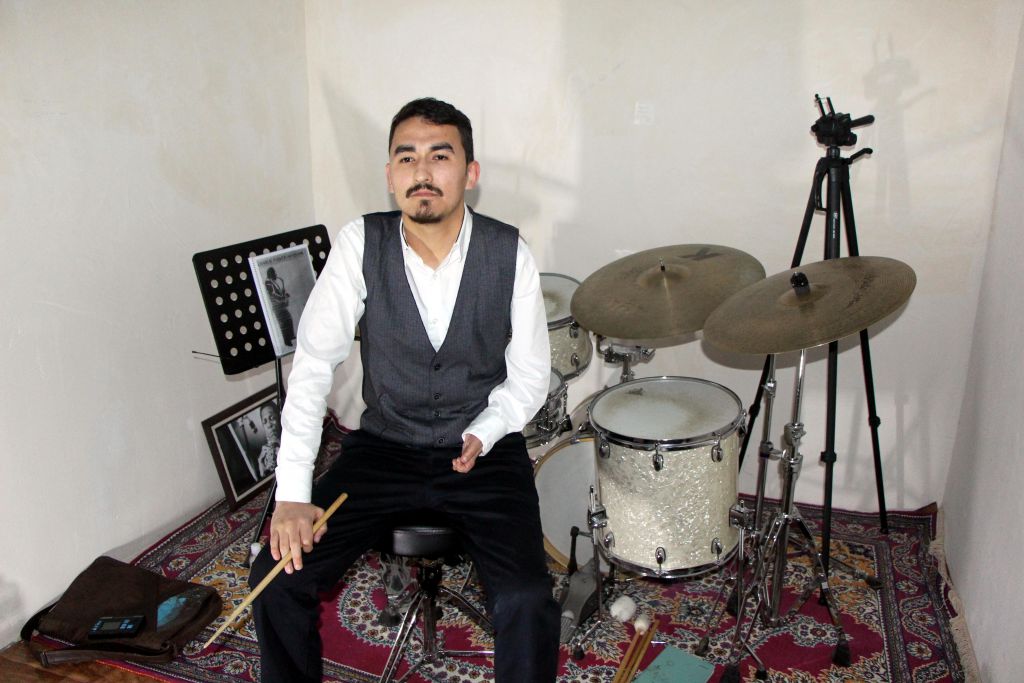 Tek kolu ile caz albümü çıkarttı