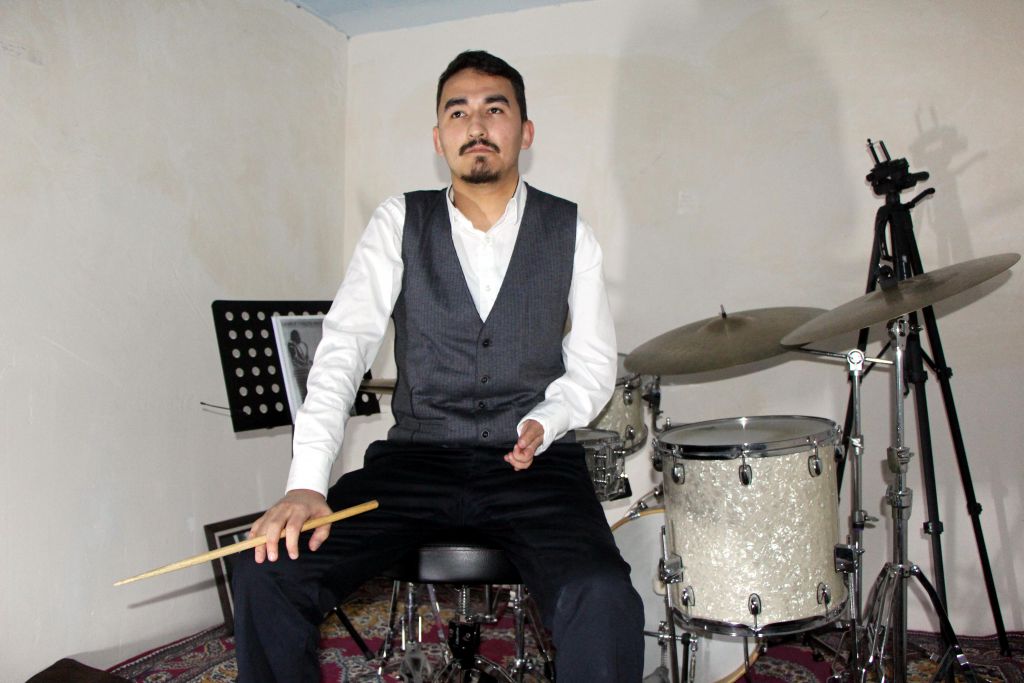 Tek kolu ile caz albümü çıkarttı