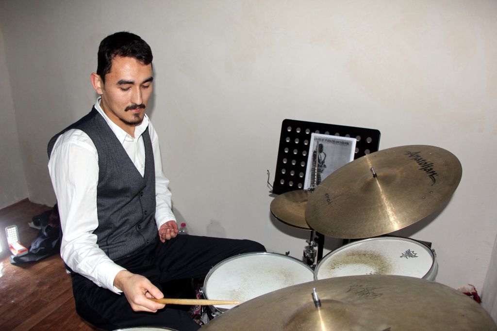 Tek kolu ile caz albümü çıkarttı