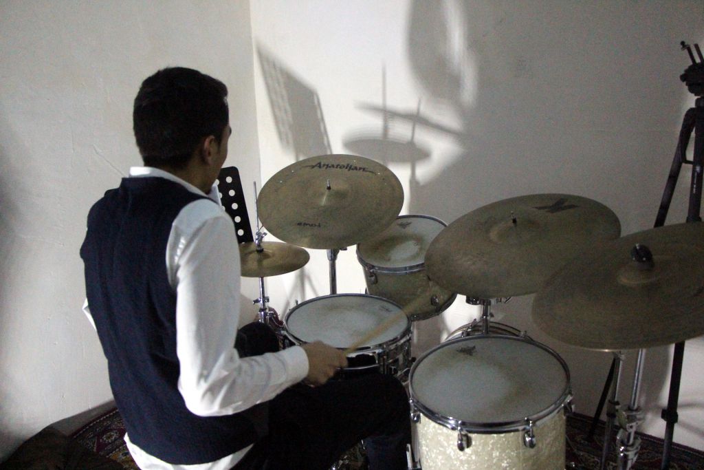 Tek kolu ile caz albümü çıkarttı