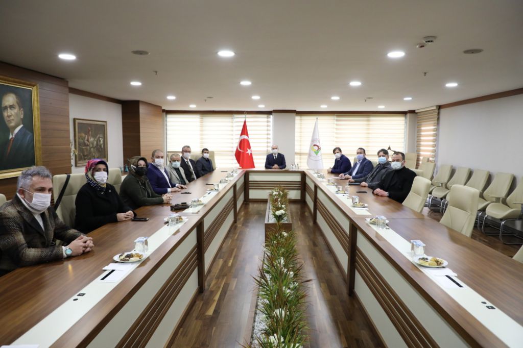 AK Parti grubu komşuya misafirliğe gitti