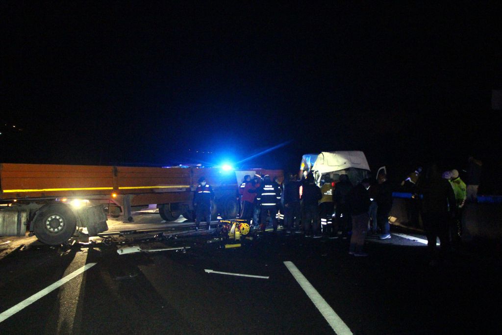 Kontrolden çıkan TIR minibüsü presledi