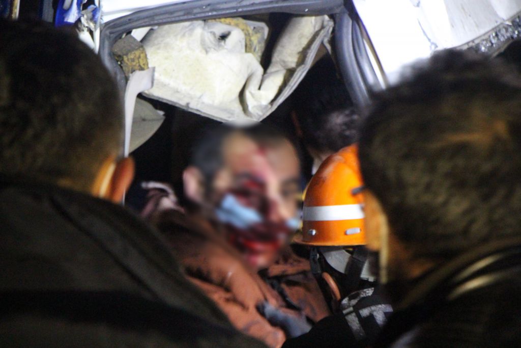 Kontrolden çıkan TIR minibüsü presledi