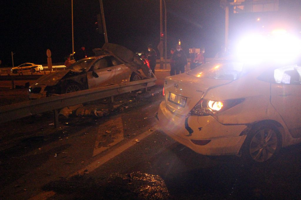 Lüks otomobil hurdaya döndü