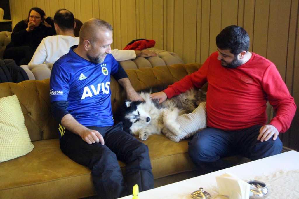 Buzları kıra kıra Lisa'yı kurtardılar