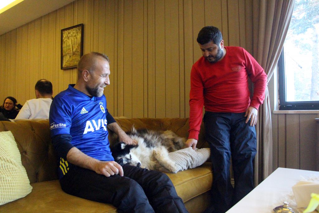 Buzları kıra kıra Lisa'yı kurtardılar