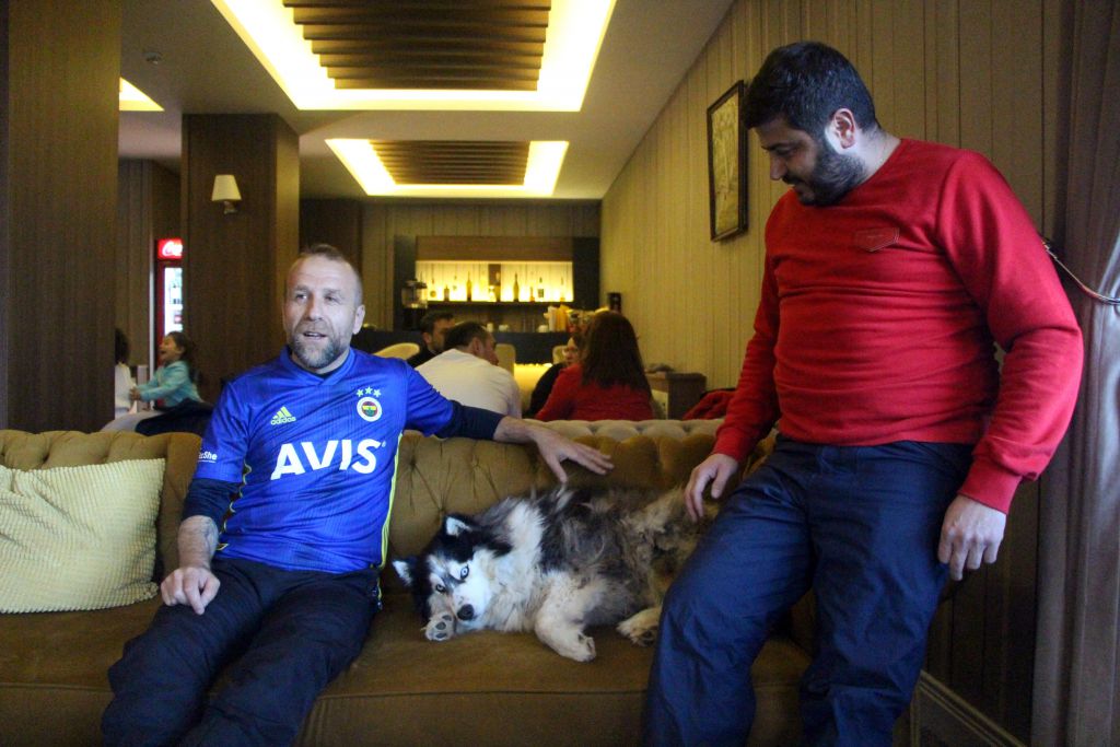 Buzları kıra kıra Lisa'yı kurtardılar