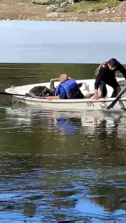 Buzları kıra kıra Lisa'yı kurtardılar