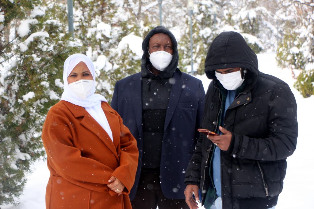 Somalili aile Bolu'da ilk defa karşılaştı
