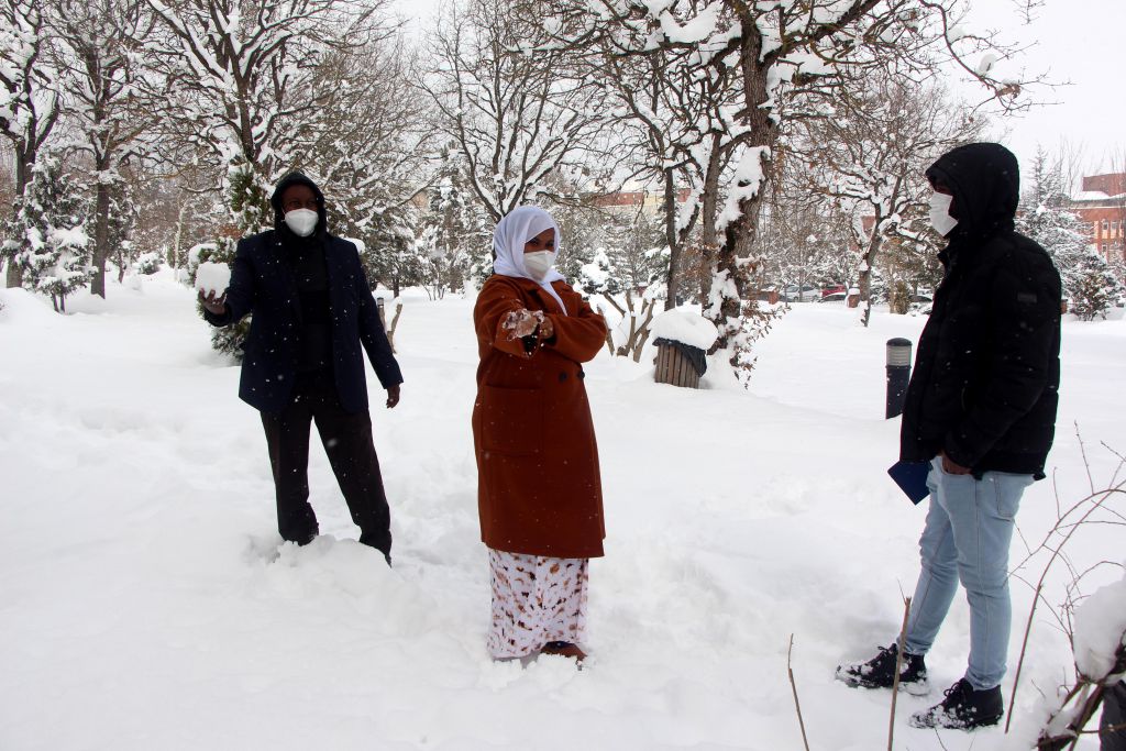 Somalili aile Bolu'da ilk defa karşılaştı