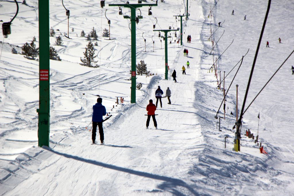 Yoğun kar yağışı Kartal'a yaradı