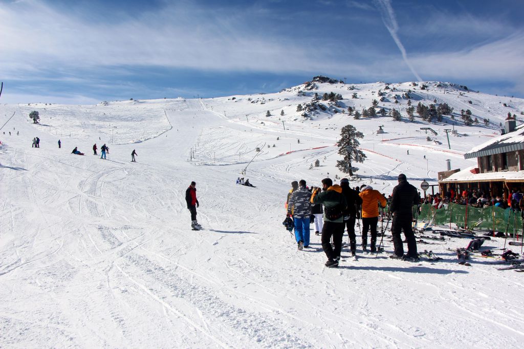 Yoğun kar yağışı Kartal'a yaradı
