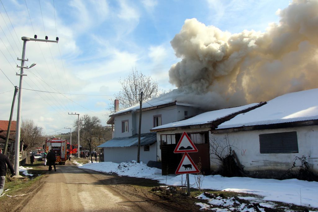 İki katlı evde yangın çıktı