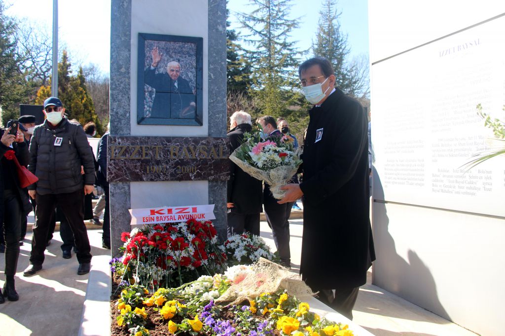 İzzet Baba mezarı başında anıldı