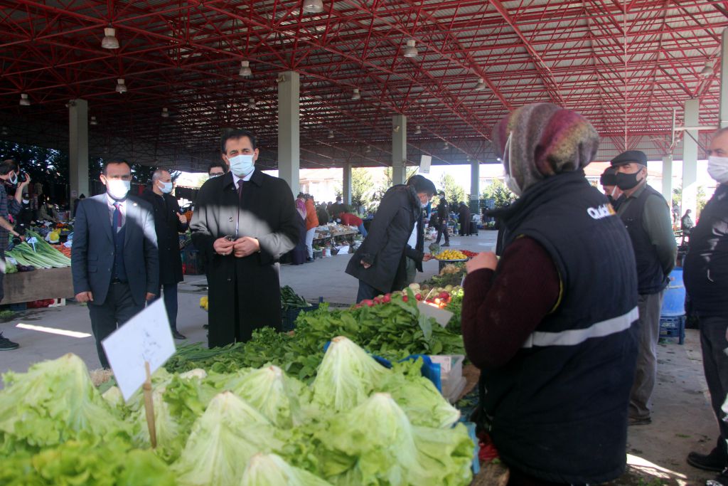Pazar pazar gezip tedbirleri anlattı