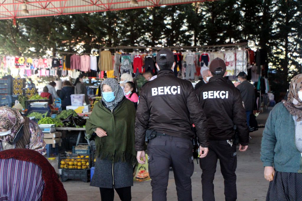 Pazar pazar gezip tedbirleri anlattı