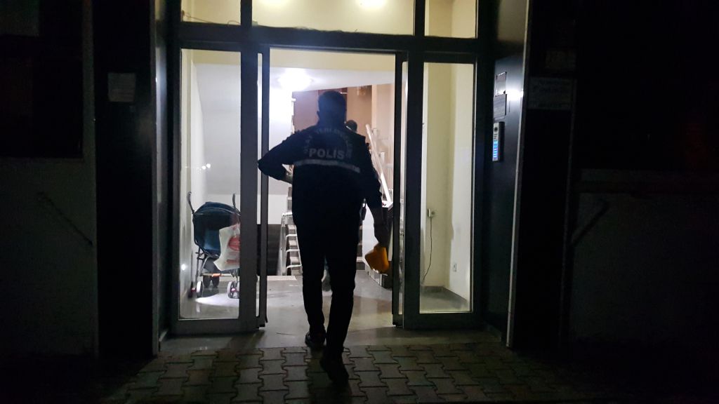 Silahla oynarken kendini vurdu