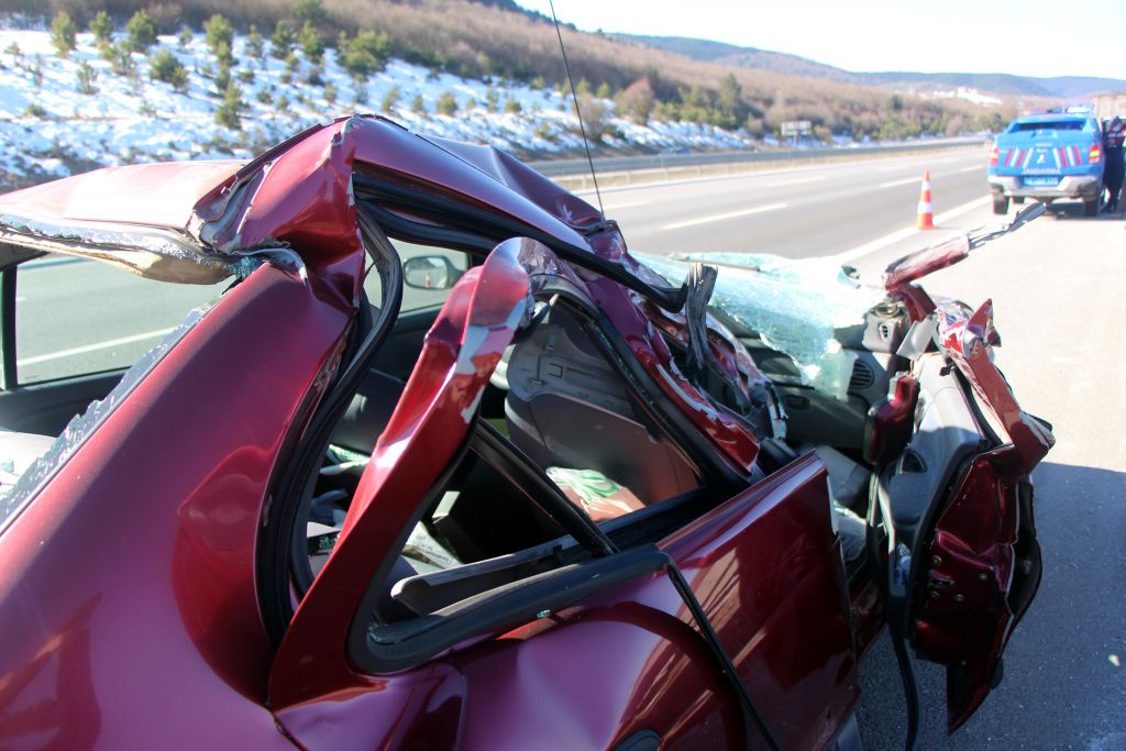 TIR'a arkadan çarptı