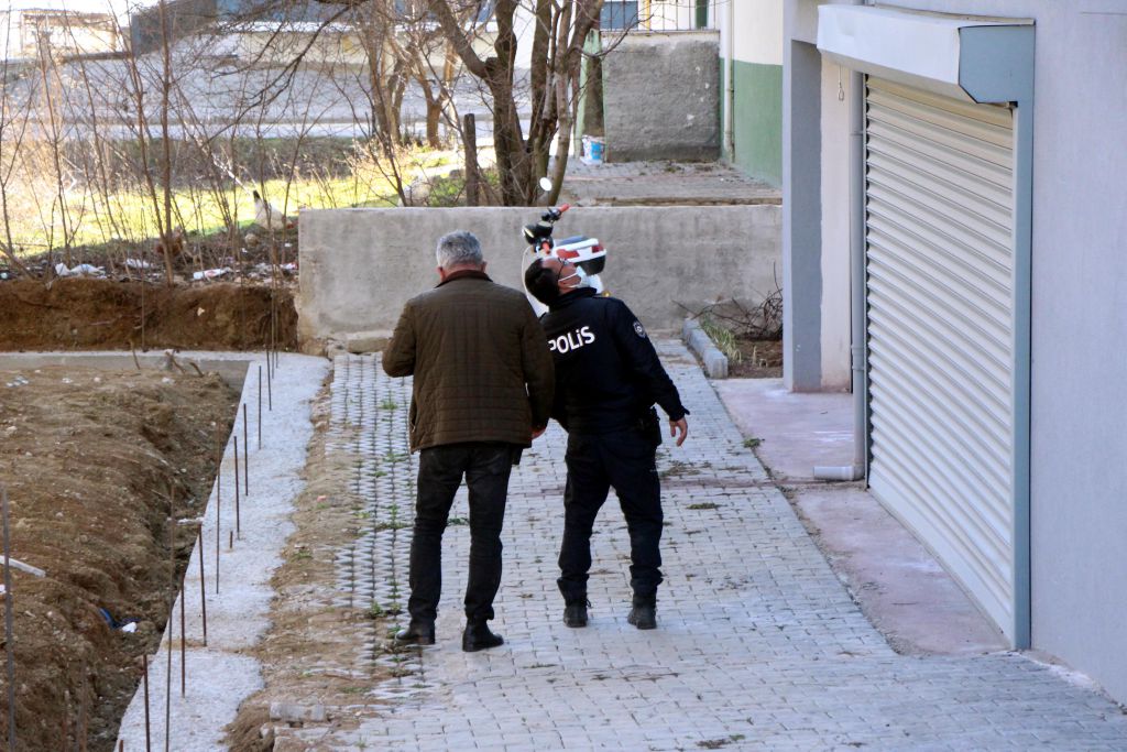 Üçüncü kattan düştü