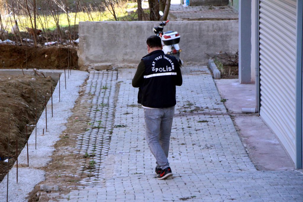 Üçüncü kattan düştü