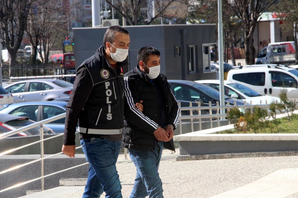 Zehir taciri enselendi