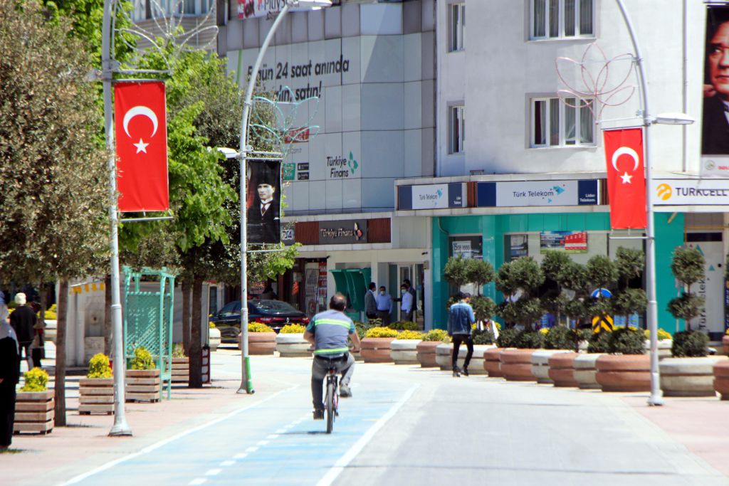 Bolu Valisi Ahmet Ümit: 